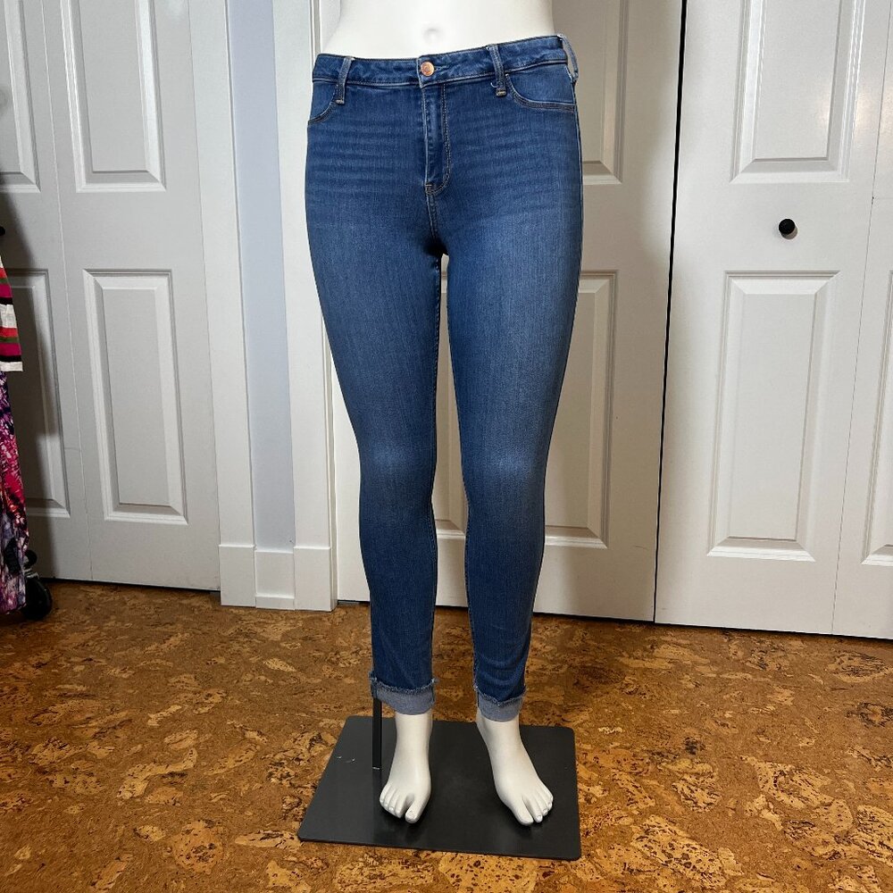 Hollister Curvy High-Rise Medium Wash Skinny Jeans Sz 31